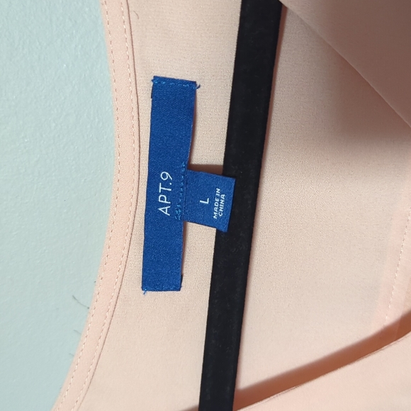 Apt 9 V Neck Peach Blouse - Picture 4 of 8